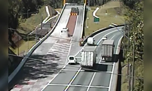 Ônibus com 50 passageiros fica sem freio na rodovia BR-376