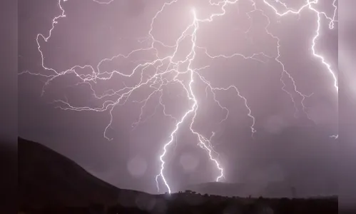 Paraná registra 171 mil raios em outubro, diz Climatempo