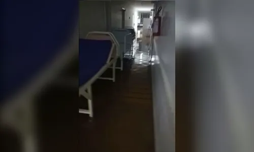PR: Enxurrada invade hospital e faz ‘correnteza’ nos corredores; veja