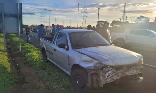 Motorista bate nas defensas da BR-369, em Apucarana
