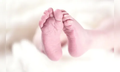 Susto: bebê de sete meses cai da cama e mobiliza socorro