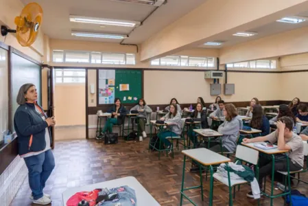 Somente na rede estadual de ensino são mais de 60 mil professores e professoras