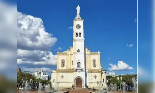 Catedral 'branca' chama atenção, mas é etapa inicial da pintura