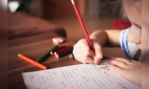 Você está educando seu filho? Entenda