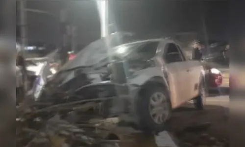 Colisão entre trem e carro deixa duas pessoas feridas em Curitiba