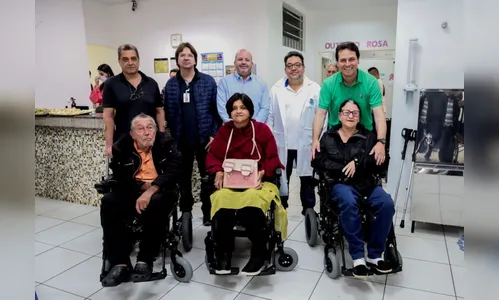 Adefiap faz nova entrega de cadeiras de rodas motorizadas