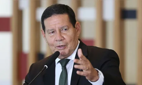 Mourão assume derrota, critica golpismo e fala em voltar 'mais forte'