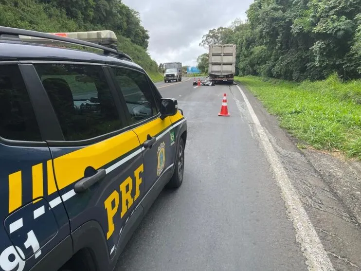 A jovem morreu no local do acidente, conforme a polícia