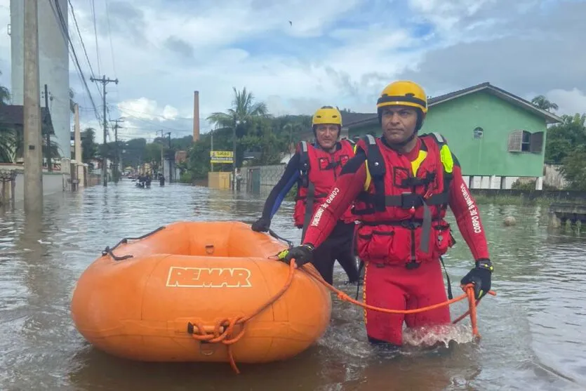 Catástrofes naturais estão sendo registradas no Litoral e Região Metropolitana de Curitiba desde o domingo
