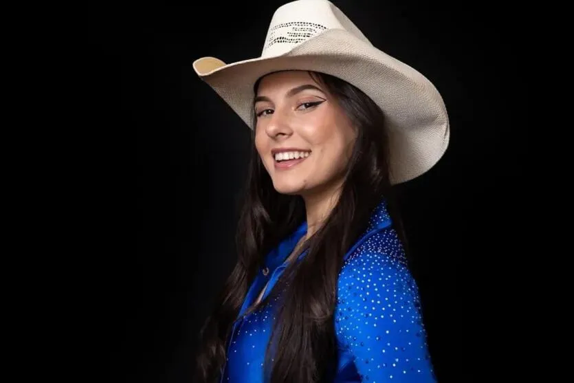 Considerada uma das novas vozes do sertanejo, Stefani Pizo fica responsável pela abertura do show