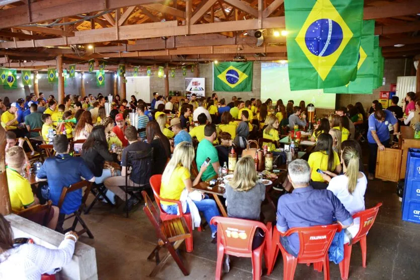 Em 2018, bares de Apucarana ficaram lotados durante jogos da Seleção Brasileira na Copa