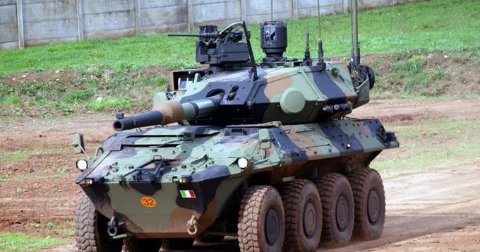 Modelo Centauro II, os novos tanques pesam 30 toneladas e contam com canhões 120 mm