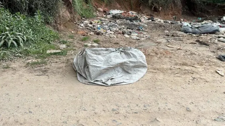 Possivelmente o rapaz foi deixado no local entre a noite de segunda (7) e a madrugada desta terça (8)