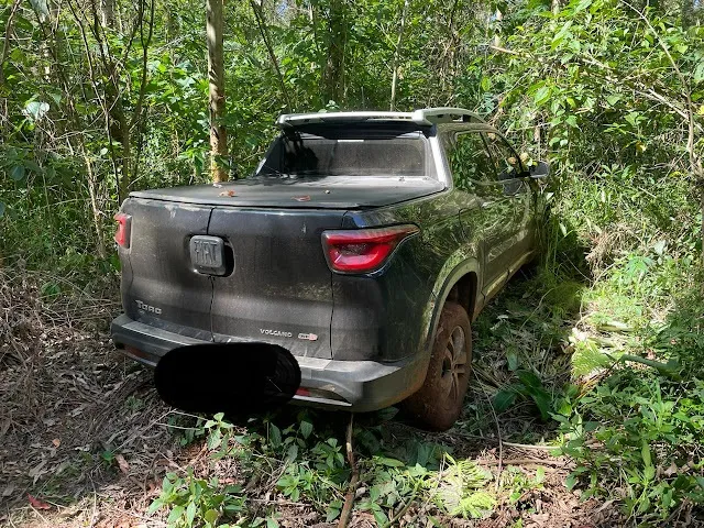 A Fiat Toro foi recuperada em estado de abandono em Ortigueira, nesta quinta-feira (24)