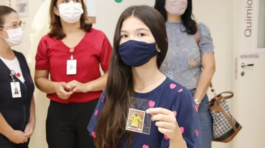 A doação aconteceu nessa quarta-feira (16), quando Vitória foi ao Hospital da Criança e Maternidade acompanhada dos pais