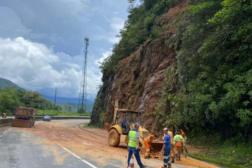 A medida, defendida pelo DER/PR, visa restaurar parcialmente o fluxo de veículos para o litoral paranaense