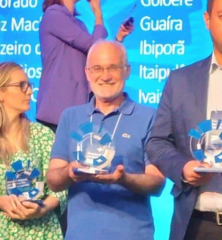 A premiação foi recebida pelo presidente do comitê gestor e secretário municipal de Indústria, Comércio e Emprego, Edison Estrope