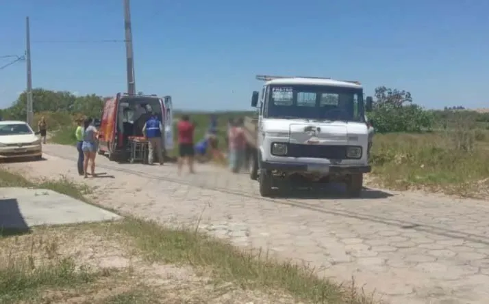 Acidente foi na Rua Evangelina Madureira de Camargo, no Bairro Jardim Arapongas