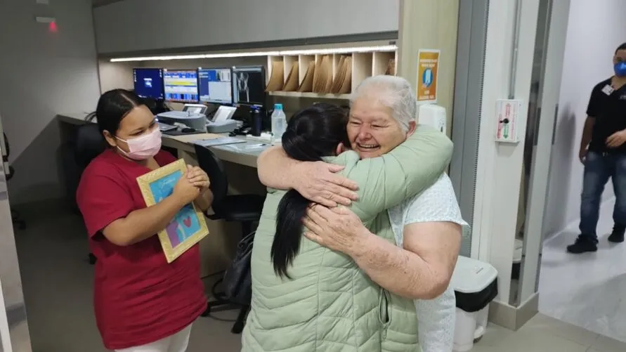 Alcalina Fernandes (72), que finalizou suas 15 sessões de Radioterapia