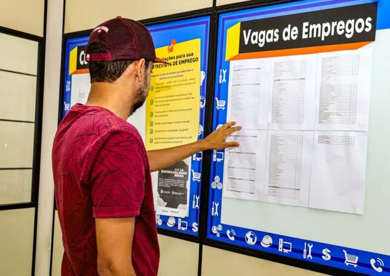 Curitiba lidera o ranking de colocação de trabalhadores em novembro no Estado, com 471 colocações