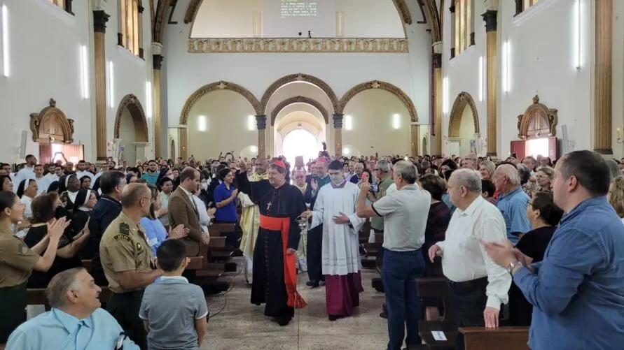 Dom João Braz de Aviz celebra 50 anos de ordenação na Catedral; veja