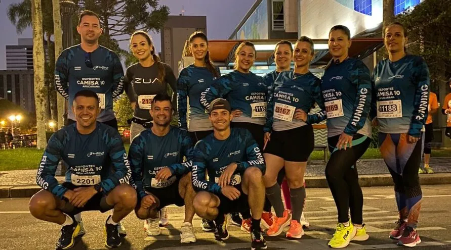 Equipe de Matheus Miguel após Maratona Internacional de Curitiba