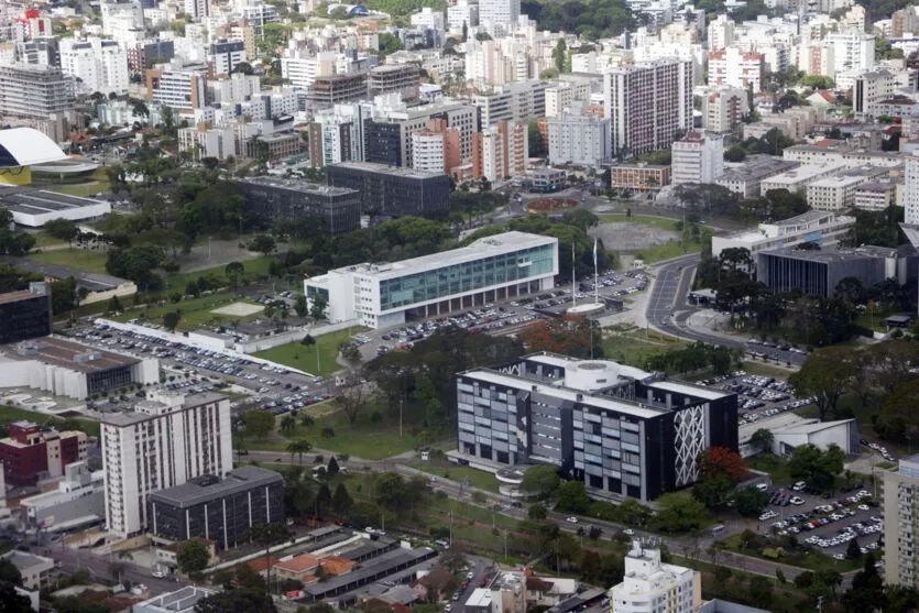 Imagem aérea do Centro Cívico, em Curitiba. Novo levantamento aponta o Paraná como o Estado com mais transparência no país.