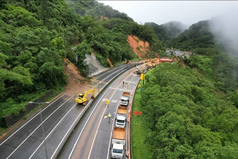 No total, choveu quase 900 mm a mais do que a média histórica do mês de novembro na soma de todas essas cidades