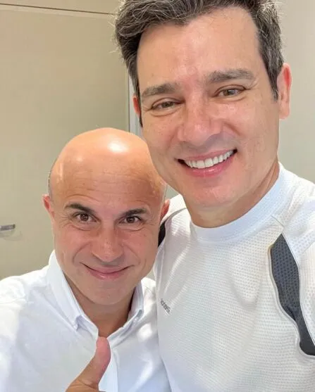 O apresentador Celso Portioli publicou foto com seu médico, Fernando Maluf, durante consulta realizada nesta semana, quando se decidiu pela internação