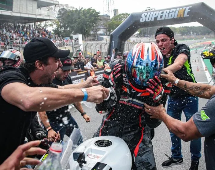 O apucaranense Luis Henrique Bertoli conquistou o título do Campeonato Superbike Brasil 2022