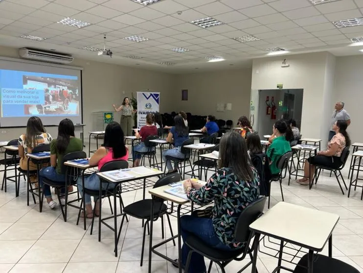 O curso reuniu diversos empreendedores do setor lojista da cidade