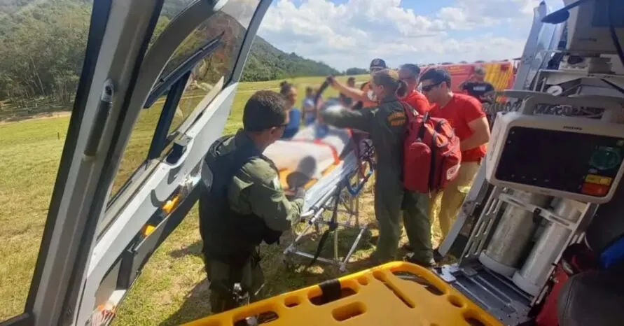 O piloto de 32 anos sofreu ferimentos considerado considerados durante a queda registrada em Campo Magro