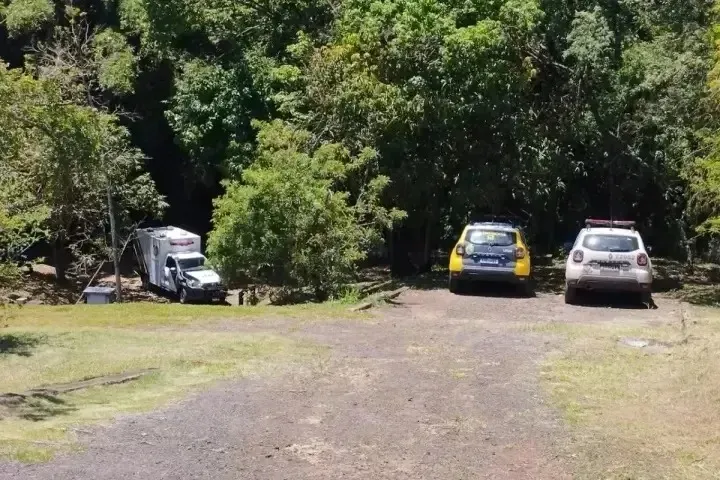 O segundo destino da equipe foi a estação da Sanepar, onde os dois braços foram encontrados, mas não havia vestígios de outras partes do corpo