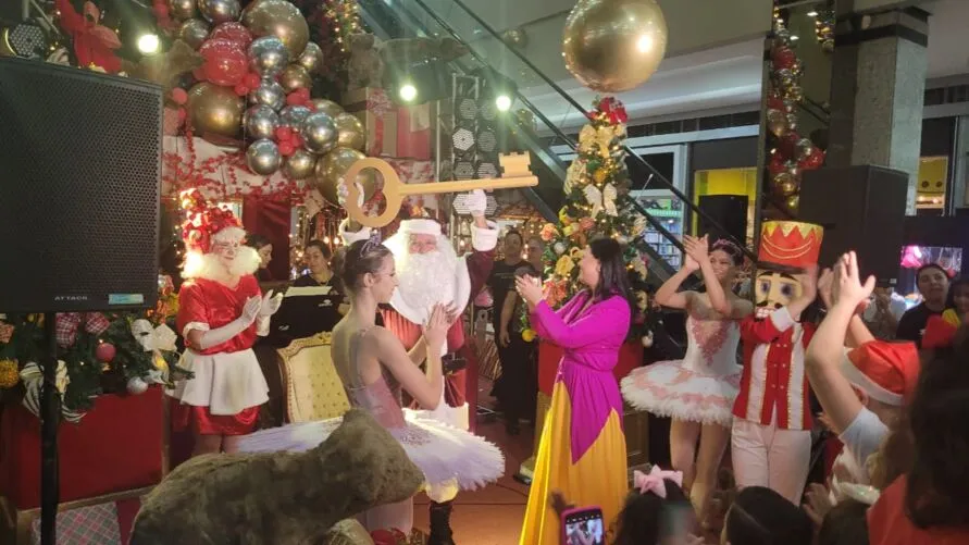 Papai Noel inaugurou decoração natalina do shopping