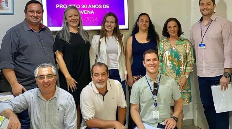 Prefeito e assessores com Grupo de Trabalho (GT) de Turismo Religioso