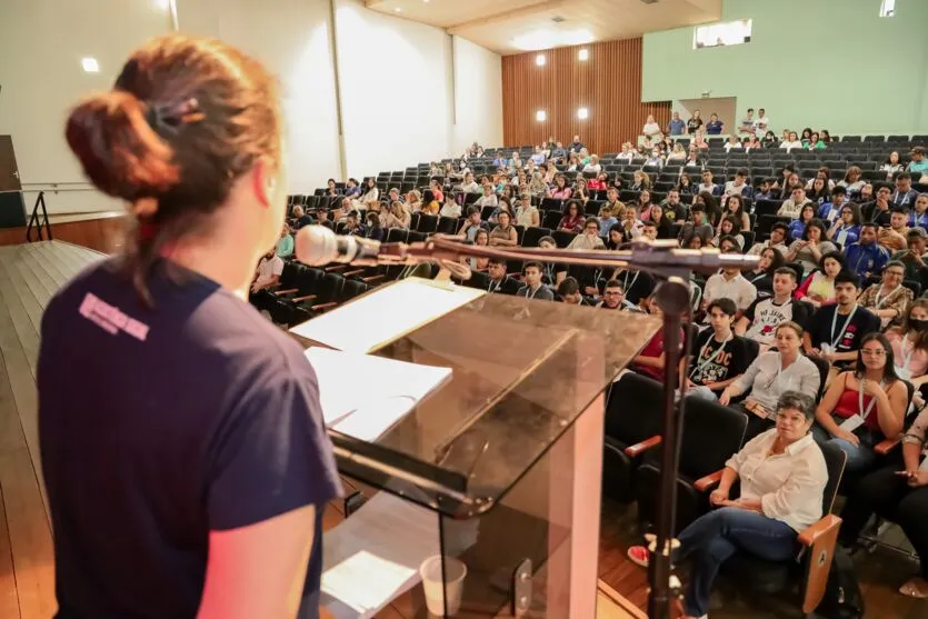 Reunião aconteceu nesta sexta-feira (25), no Cine Teatro Fênix, em Apucarana