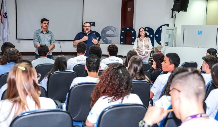 Segundo balanço divulgando no final da tarde pela organização, pelo menos 200 trabalhadores em busca de uma recolocação no mercado de trabalho