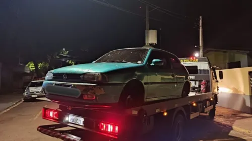 A Polícia Militar (PM), de Califórnia, recuperou neste sábado (3), um VW Gol verde