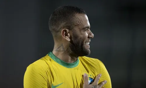 Daniel Alves crava Seleção Brasileira como favorita a conquistar copa