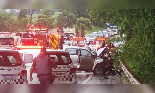 Caminhonete colide contra viatura e causa a morte de dois policiais