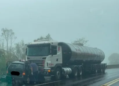 A colisão foi frontal e chovia no momento da batida