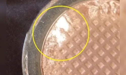 Mulher “vê” Jesus Cristo em maquiagem e foto viraliza; veja