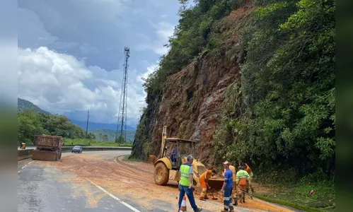 BR-277 foi liberada parcialmente na tarde desta quarta-feira