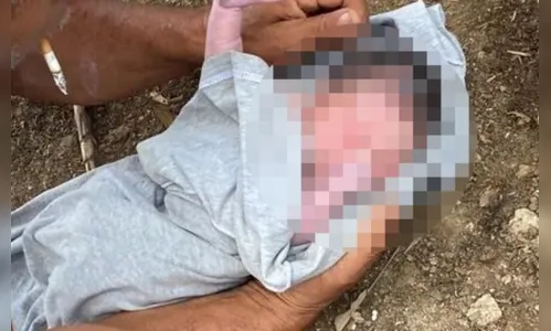 Bebê recém-nascida é encontrada dentro de mochila jogada em rio