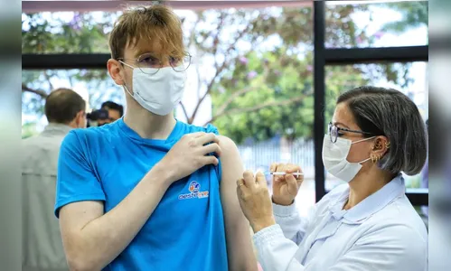 PR libera dose de reforço contra covid para pessoas acima de 18 anos