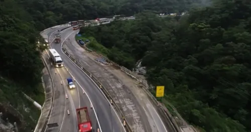 A pista sentido Curitiba também apresentou lentidão nesta manhã de sexta-feira