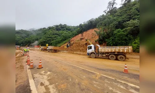 BR-376: buscas por vítimas de deslizamento entram no 4º dia