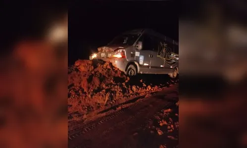 Três adolescentes ficam feridos em acidente em bloqueio de rodovia