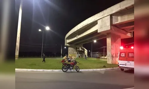 Motoboy cai de viaduto de 15m no PR; trabalhador está em estado grave