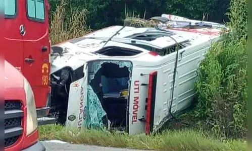 Colisão envolvendo ambulância no Paraná deixa quatro feridos